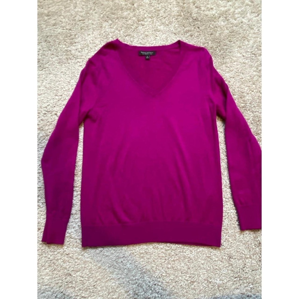 Banana Republic V Neck Sweater Merino Wool Soft Small Preppy SKU5